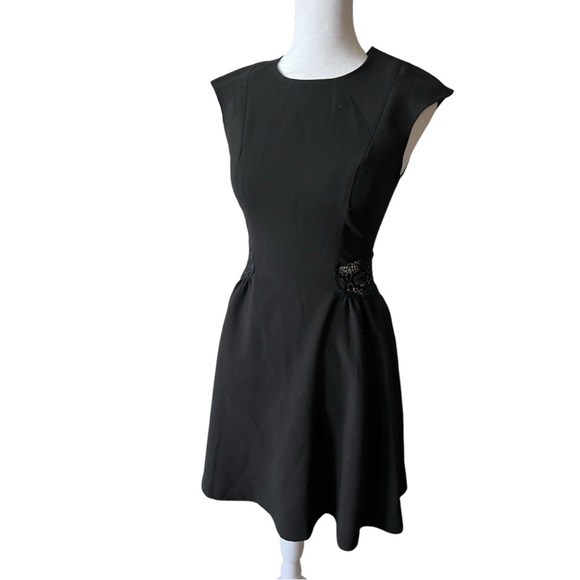 Elegant Black Dress - Picture 1 of 7
